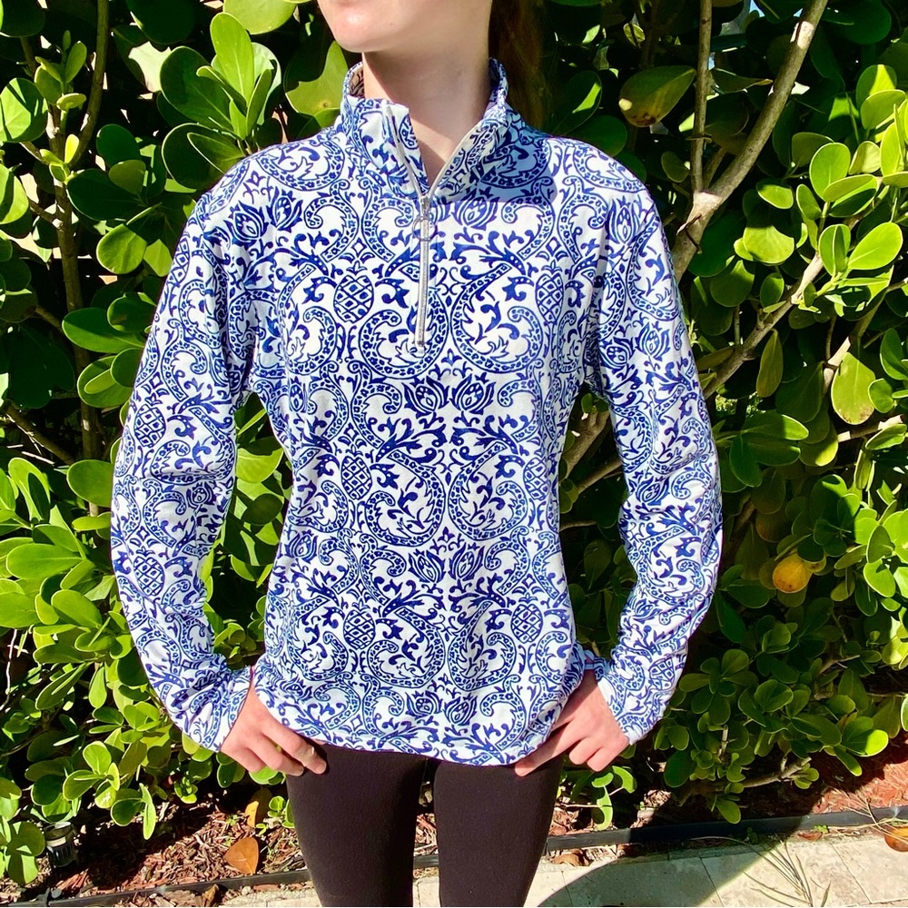 Athleta Women’s long sleeve running top.Size Large. Great condition.Blue pattern
